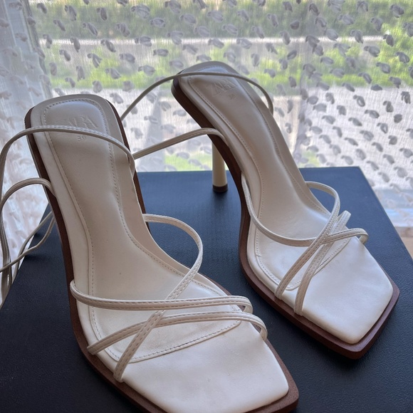 ZARA - Tie Strap Heeled Sandals - Picture 4 of 7